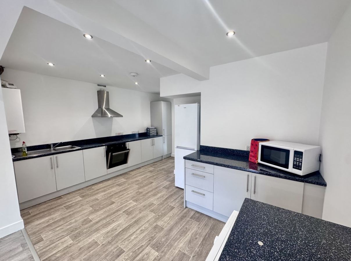 4 Bed house to Rent in Clifton | NG11 8EP - Image 1