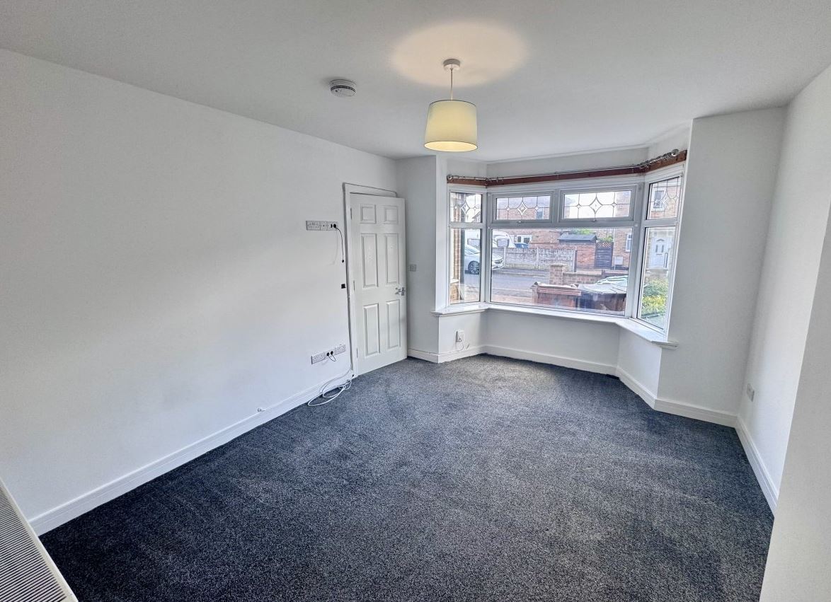 4 Bed house to Rent in Clifton | NG11 8EP - Image 3