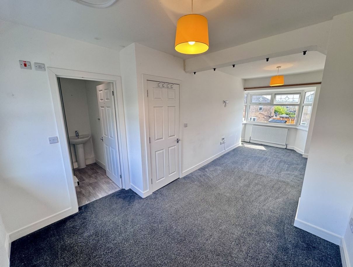 4 Bed house to Rent in Clifton | NG11 8EP - Image 4