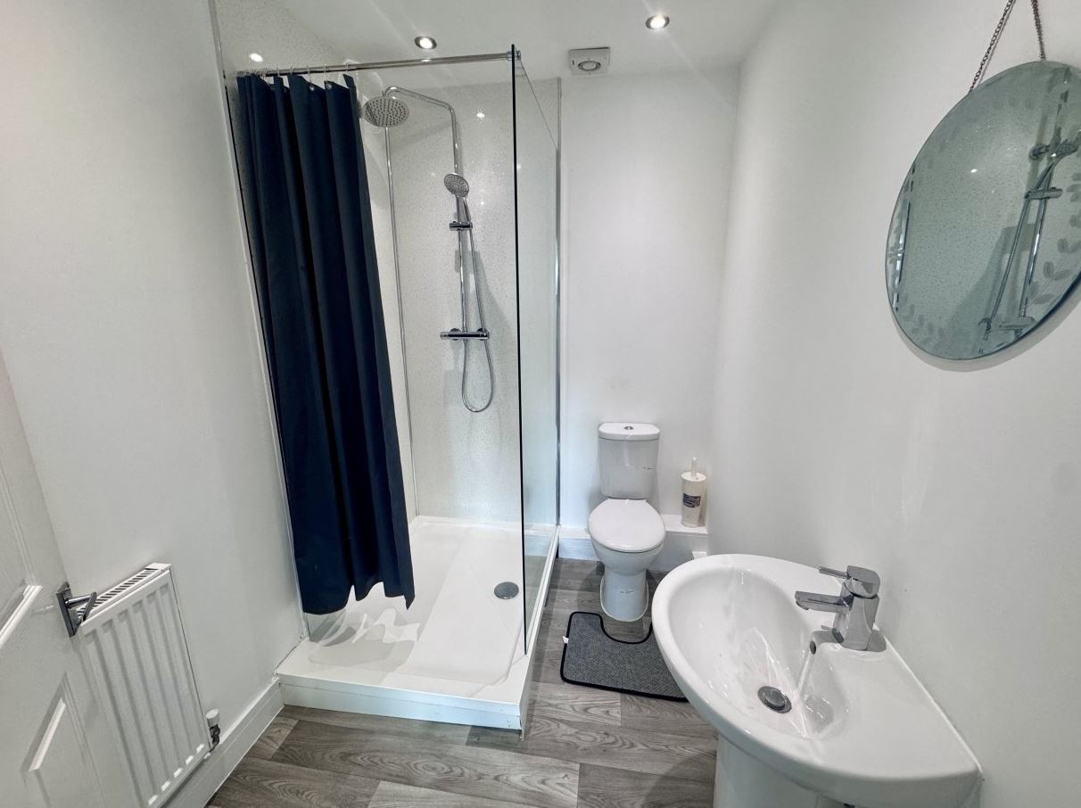 4 Bed house to Rent in Clifton | NG11 8EP - Image 5