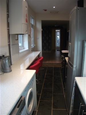 5 Bed house to Rent in Selly Oak | B29 7RL - Image 3