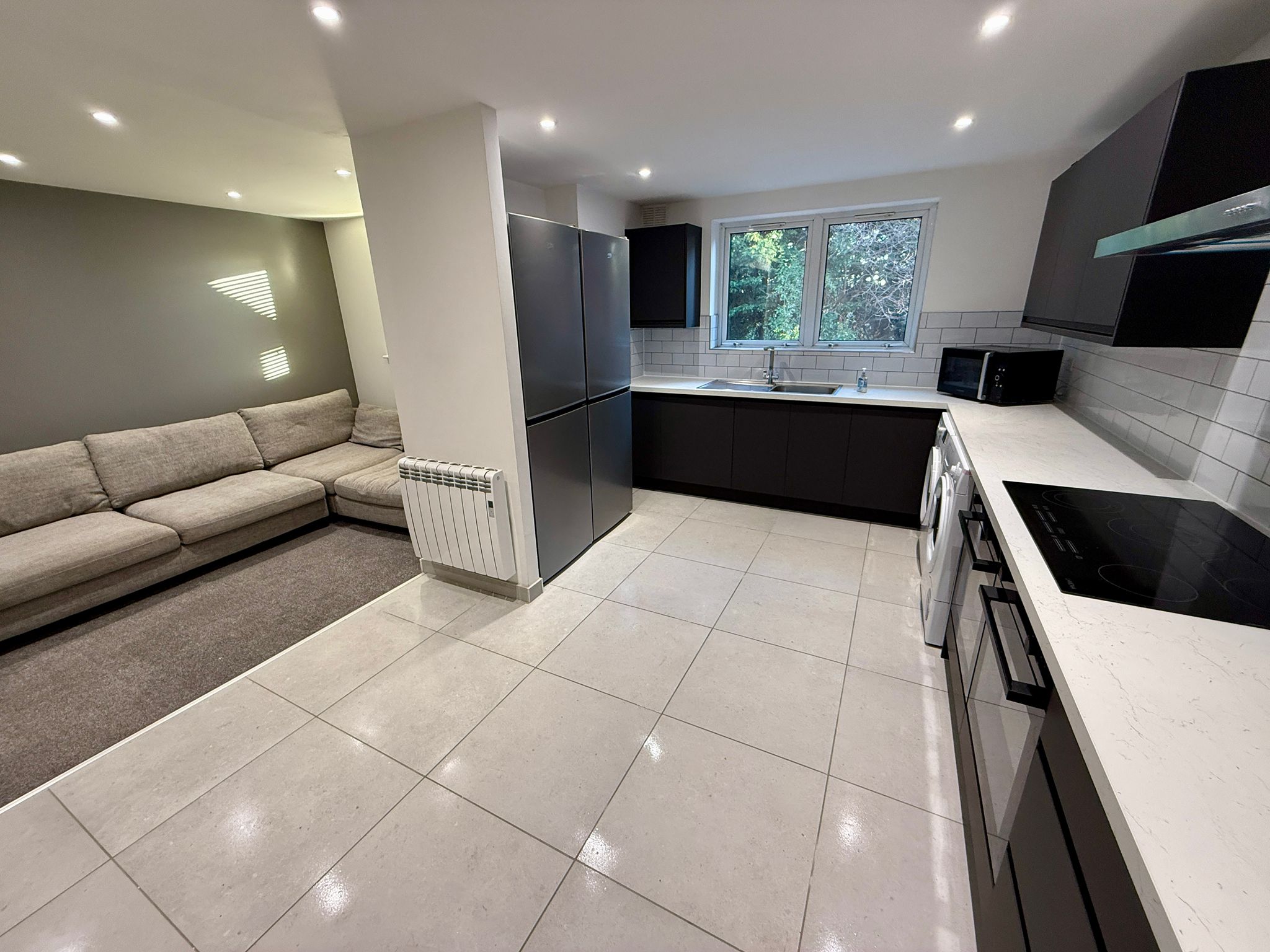 7 Bed flat to Rent in Dunkirk | NG7 2RP - Image 2