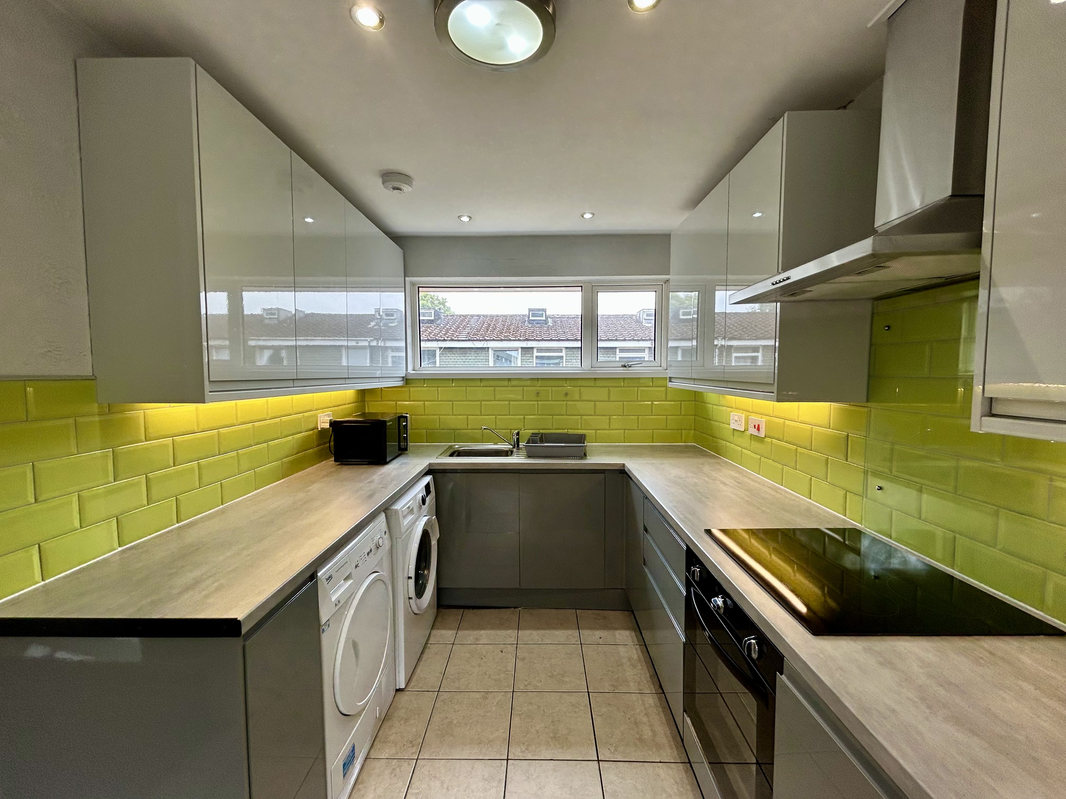5 Bed house to Rent in Harborne | B17 0LU - Image 2