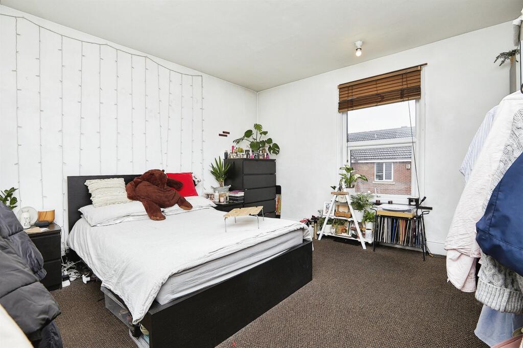 4 Bed house to Rent in California | DE22 3DY - Image 2