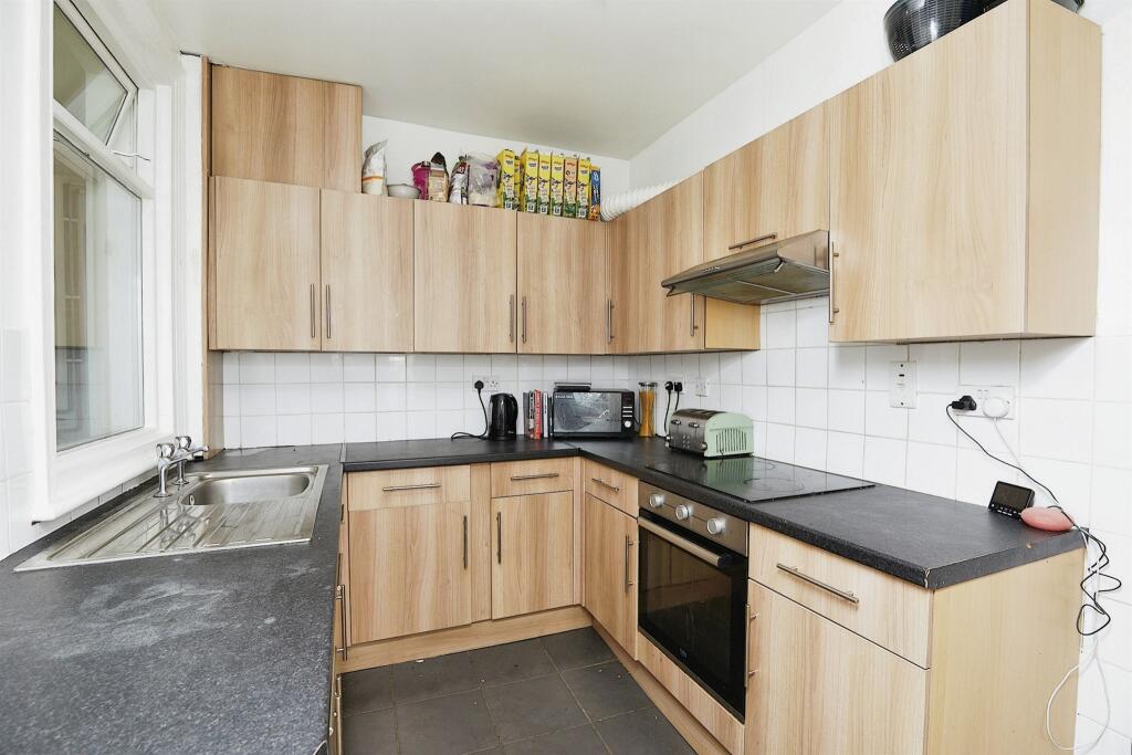 4 Bed house to Rent in California | DE22 3DY - Image 4
