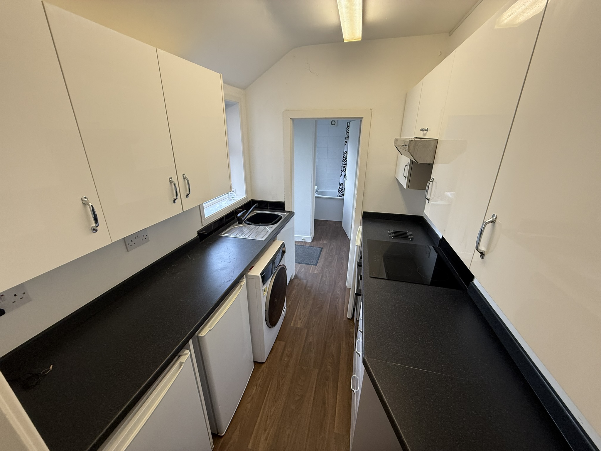 4 Bed house to Rent in Dunkirk | NG7 2JF - Image 3