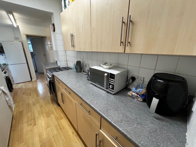 4 Bed house to Rent in Fishponds | BS16 2HL - Image 2