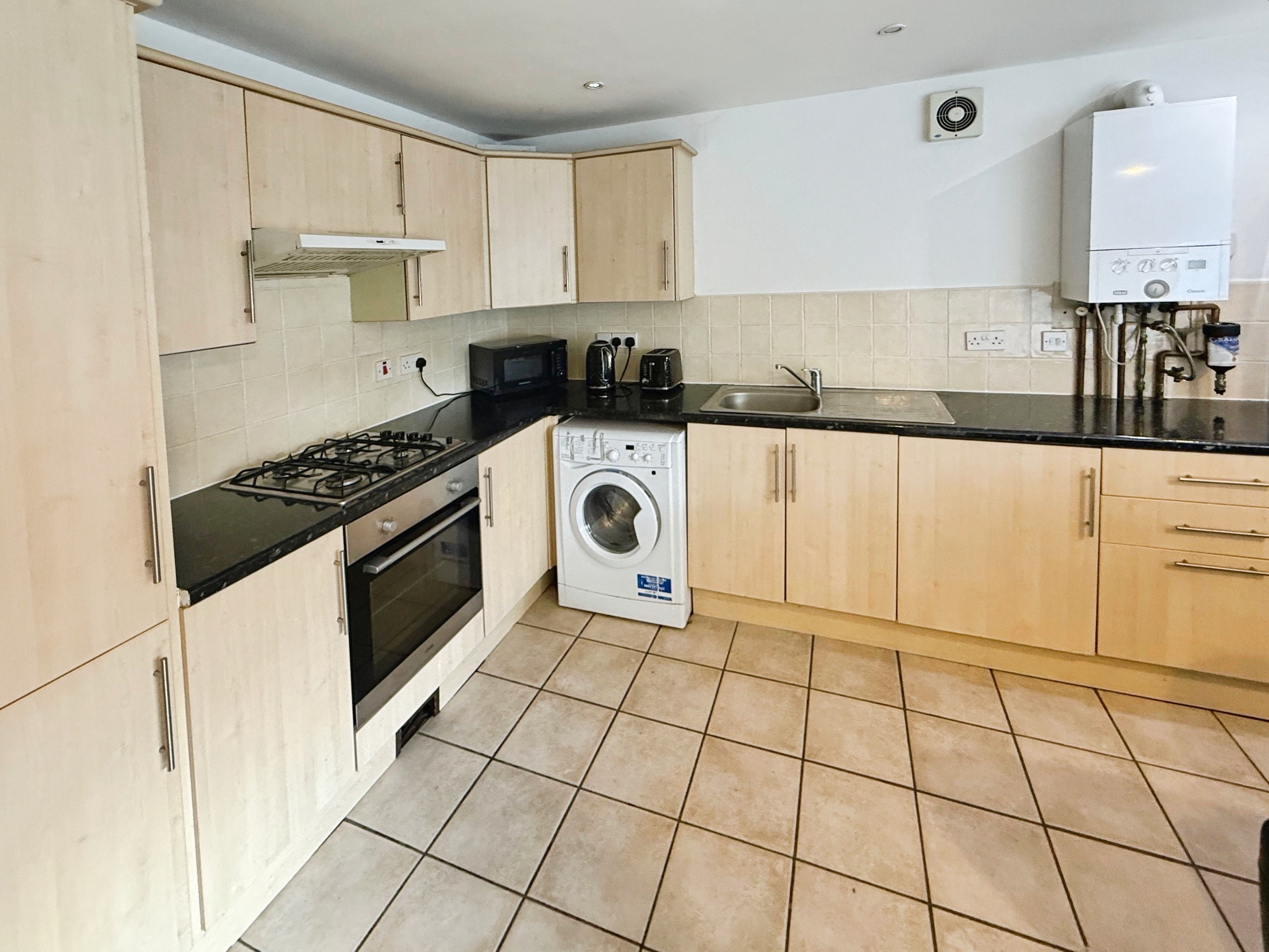 4 Bed house to Rent in Lenton | NG7 1HP - Image 4