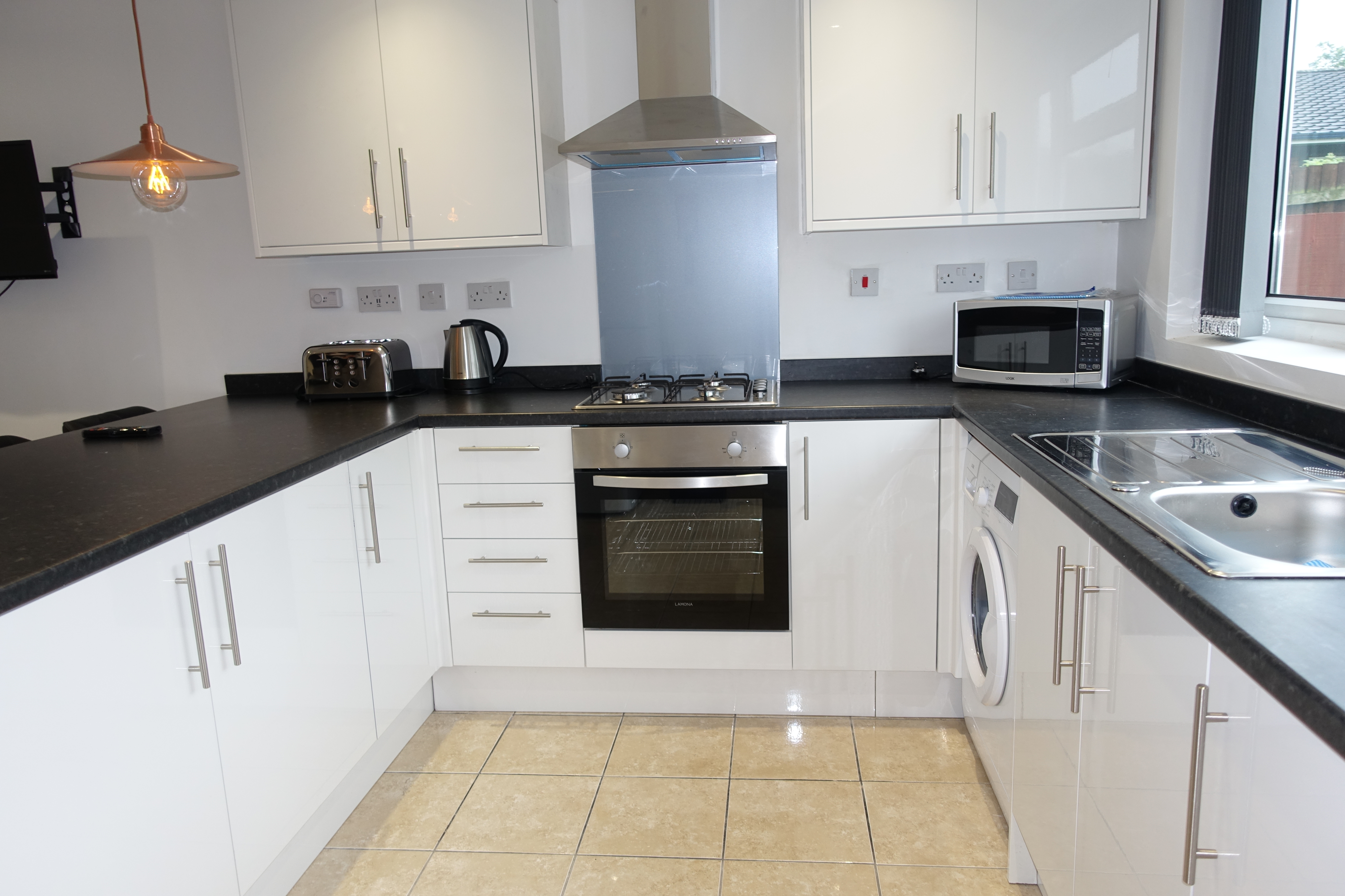 4 Bed house to Rent in Edgbaston | B16 8UZ - Image 2