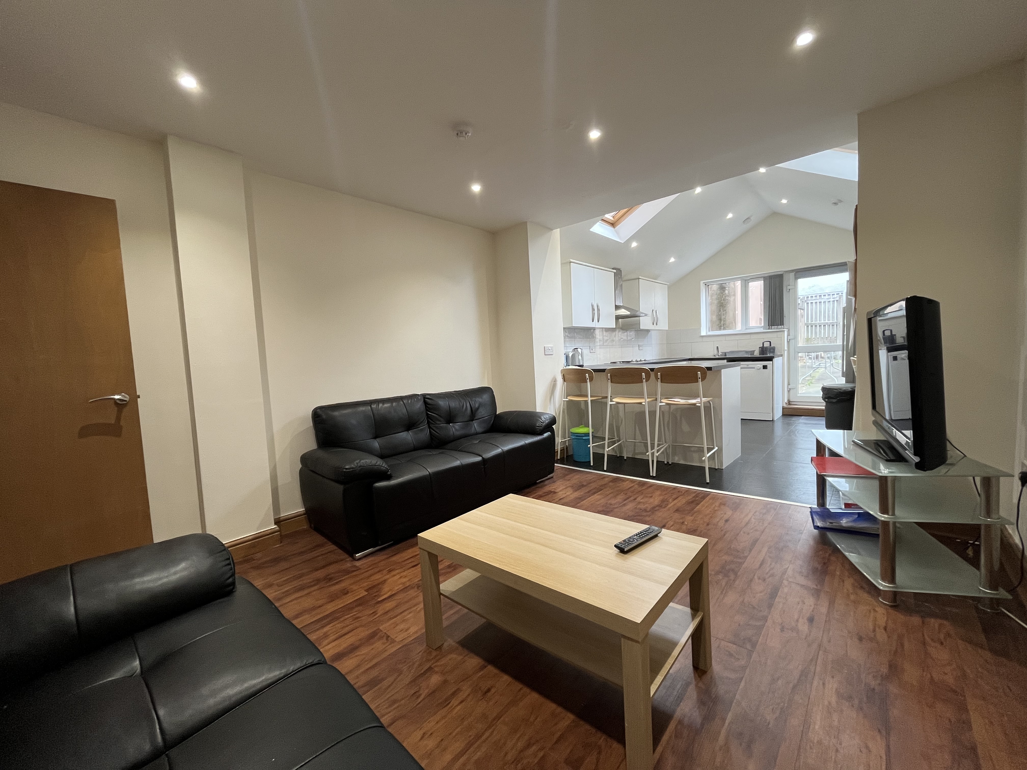 5 Bed house to Rent in Selly Oak | B29 6DS - Image 2