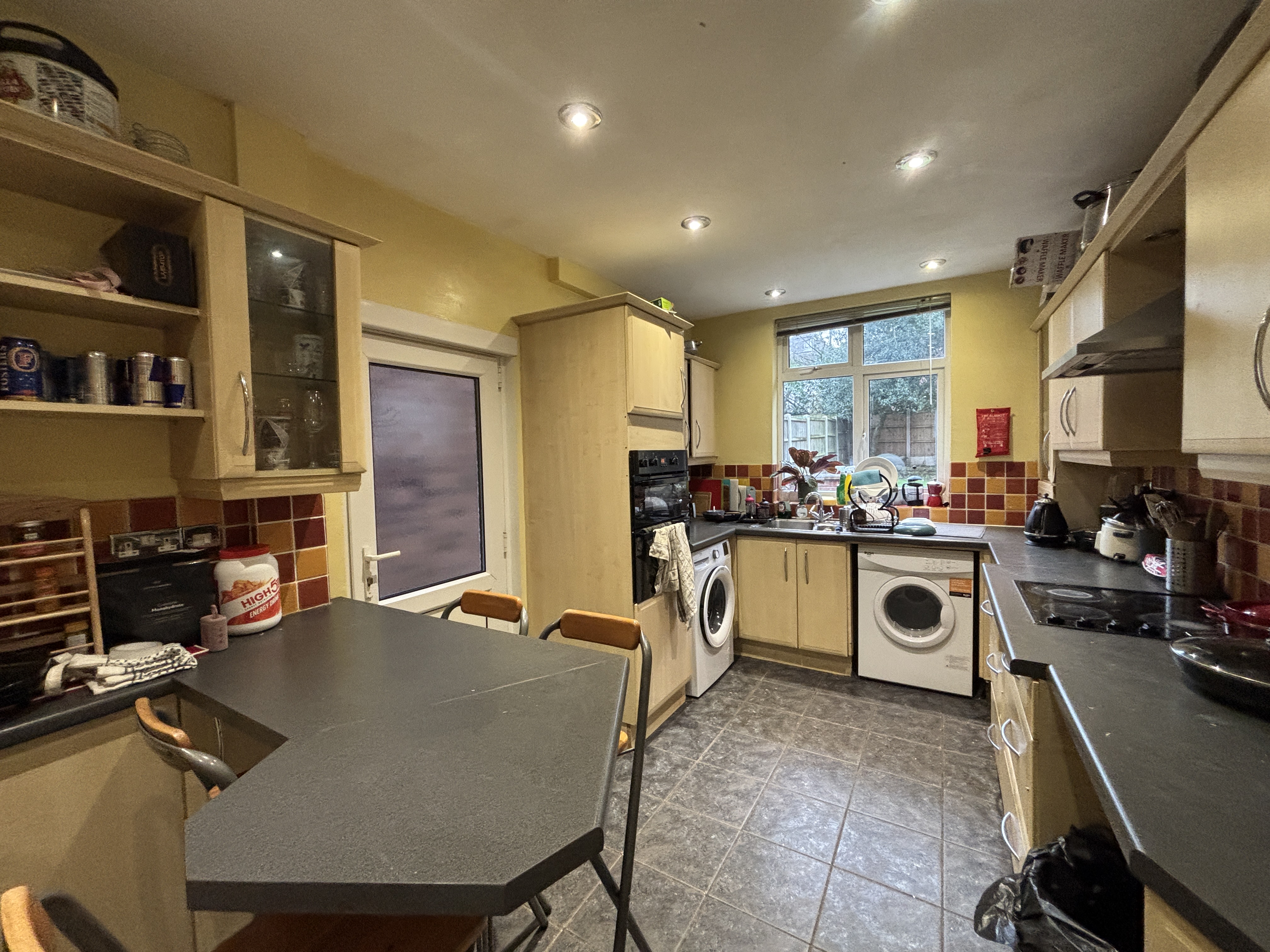5 Bed house to Rent in Wollaton Park | NG8 1AG - Image 1