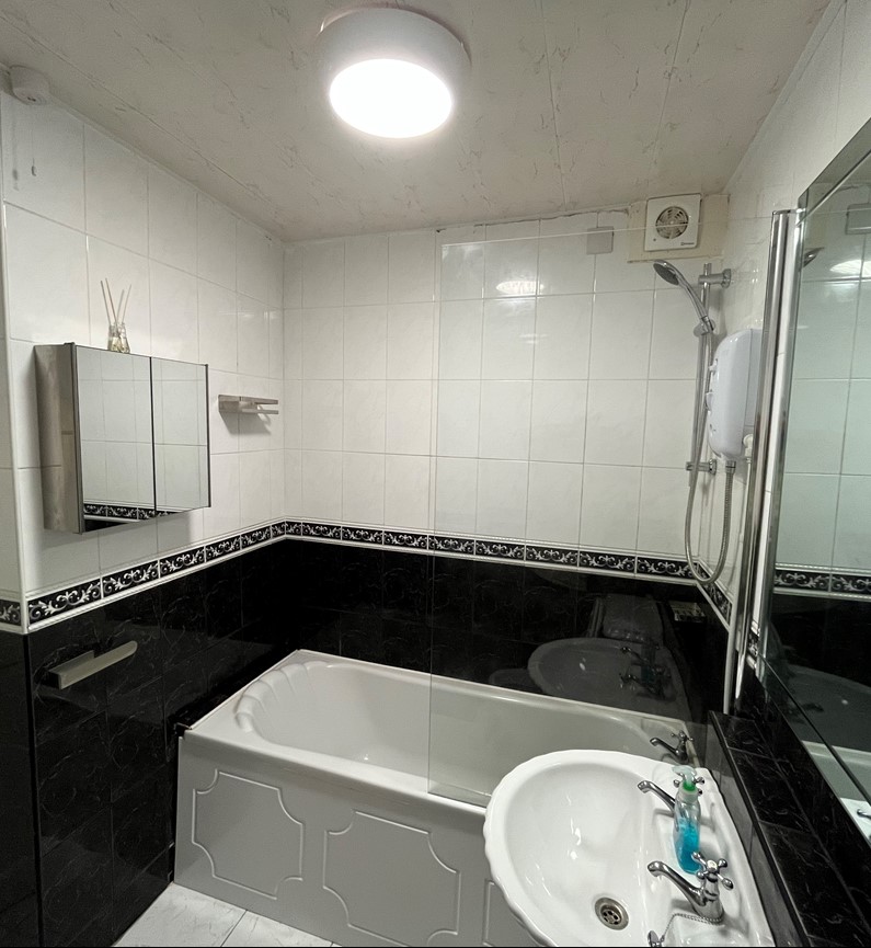 2 Bed flat to Rent in Ladywood | B16 8HQ - Image 5